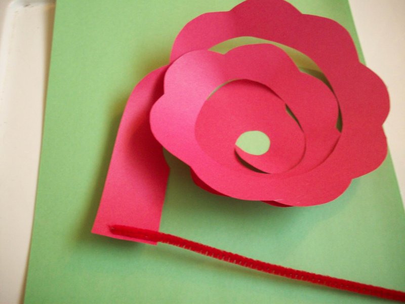 Поделка роза из цветной бумаги