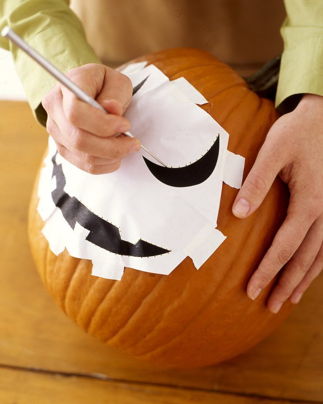 Тыква из гофрированной бумаги на Хэллоуин