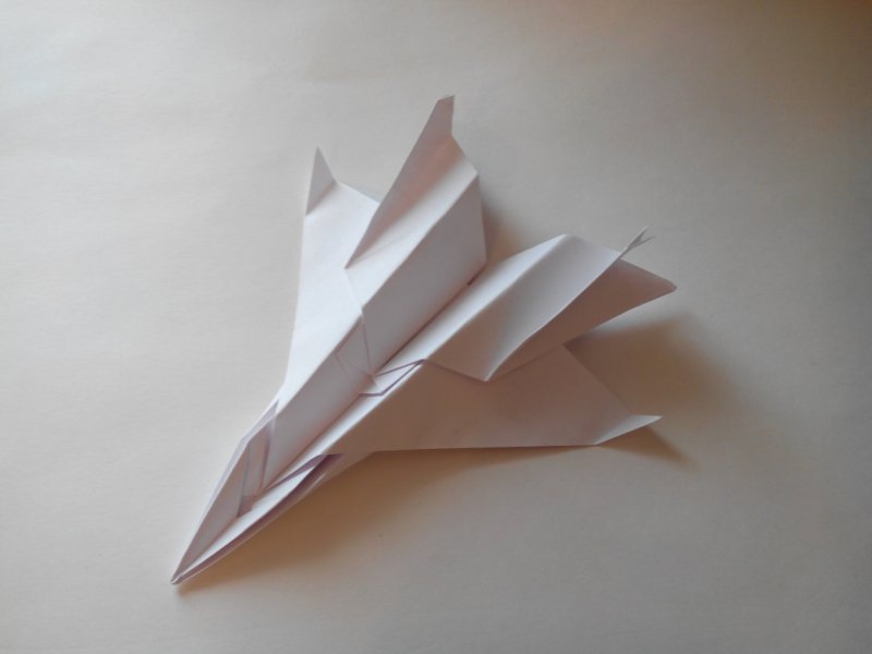 Самолет из тетрадной бумаги