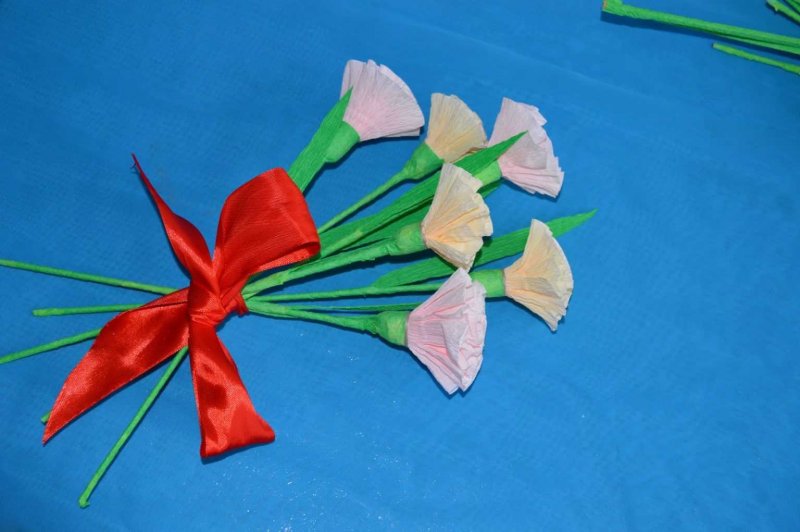 Цветы из гофрированной бумаги детская поделка