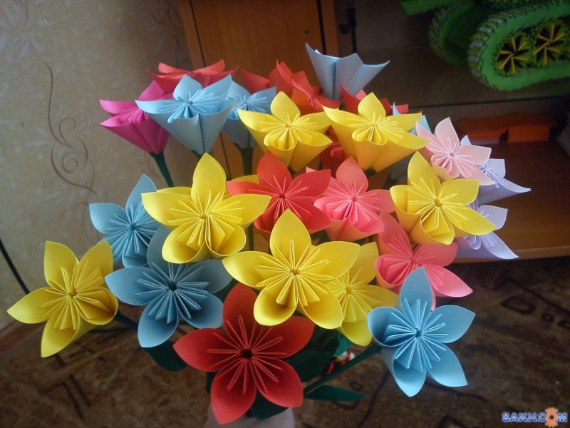 Цветы на шпажках из гофрированной бумаги