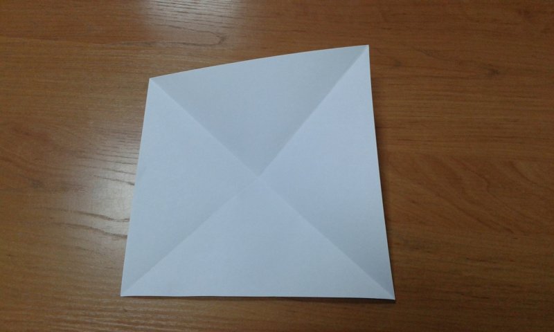 Сложенный лист бумаги