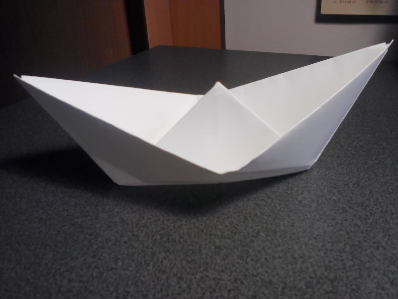 Кораблик из бумаги