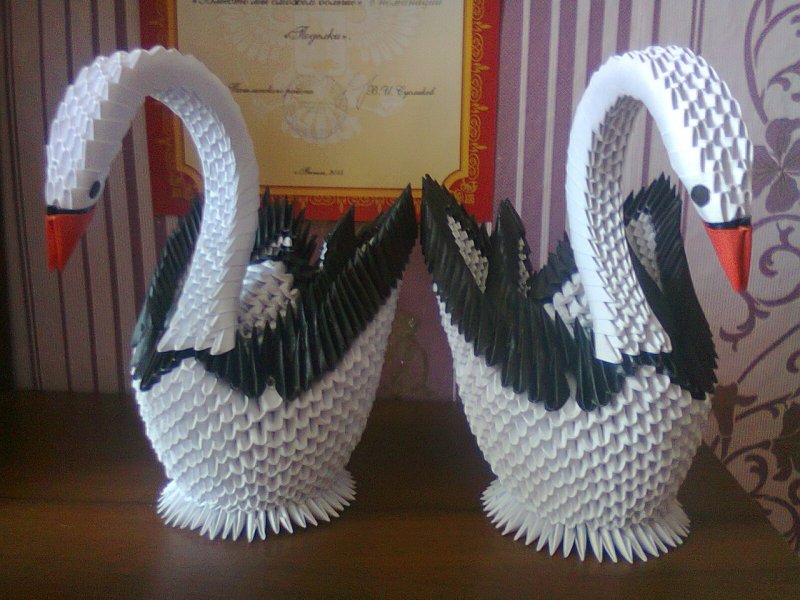 Модульное оригами белый лебедь