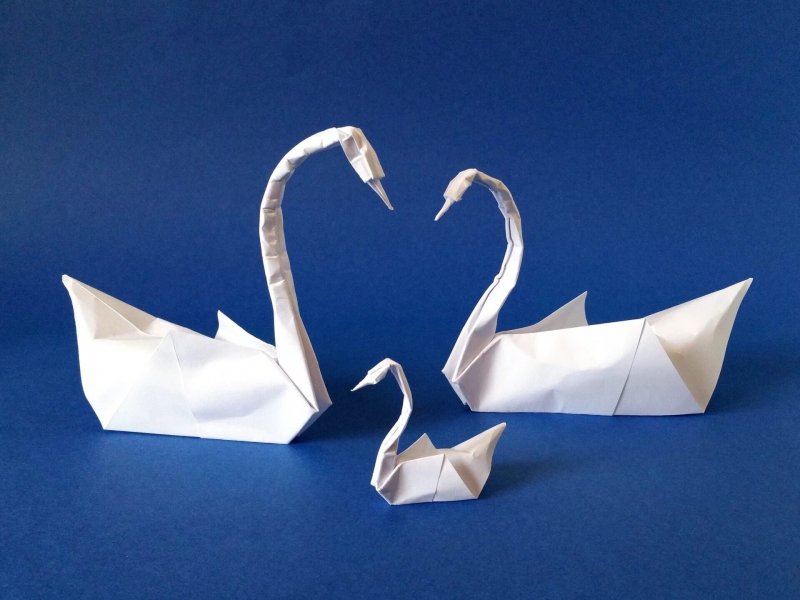 Лебедь из оригами