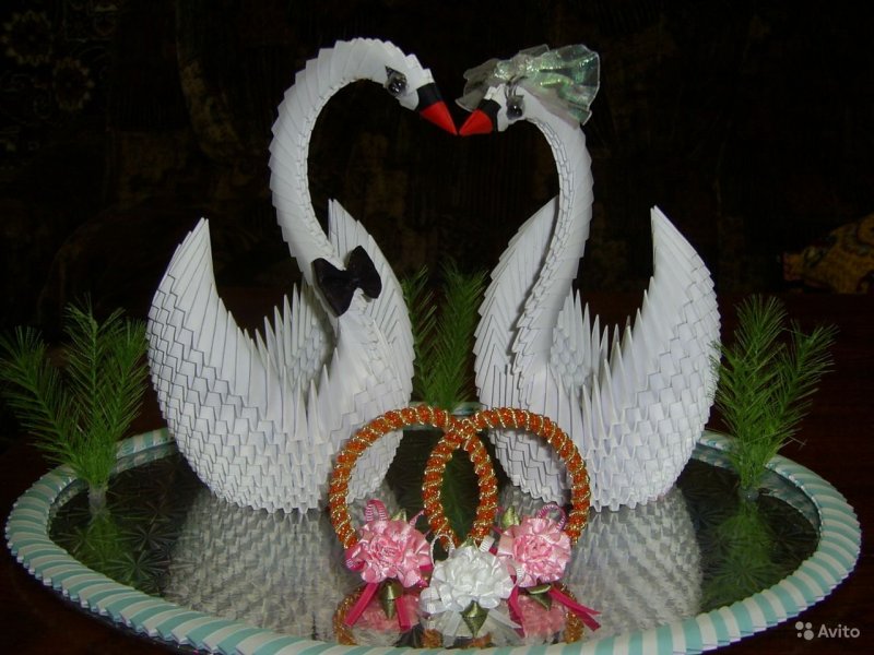 Лебеди из модулей на свадьбу