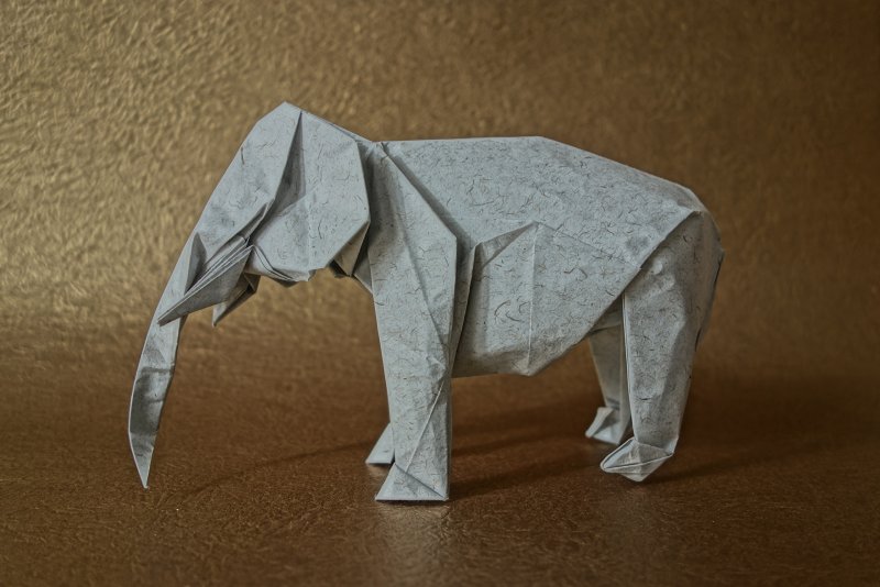 Бумажный слон оригами