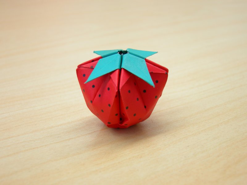 Оригами клубника