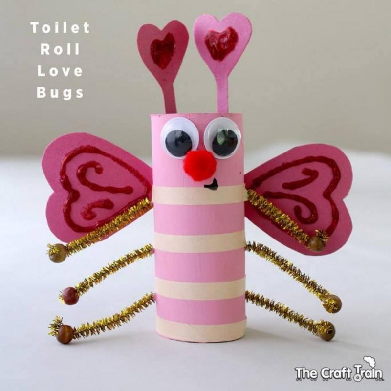 Бабочка из рулона туалетной бумаги