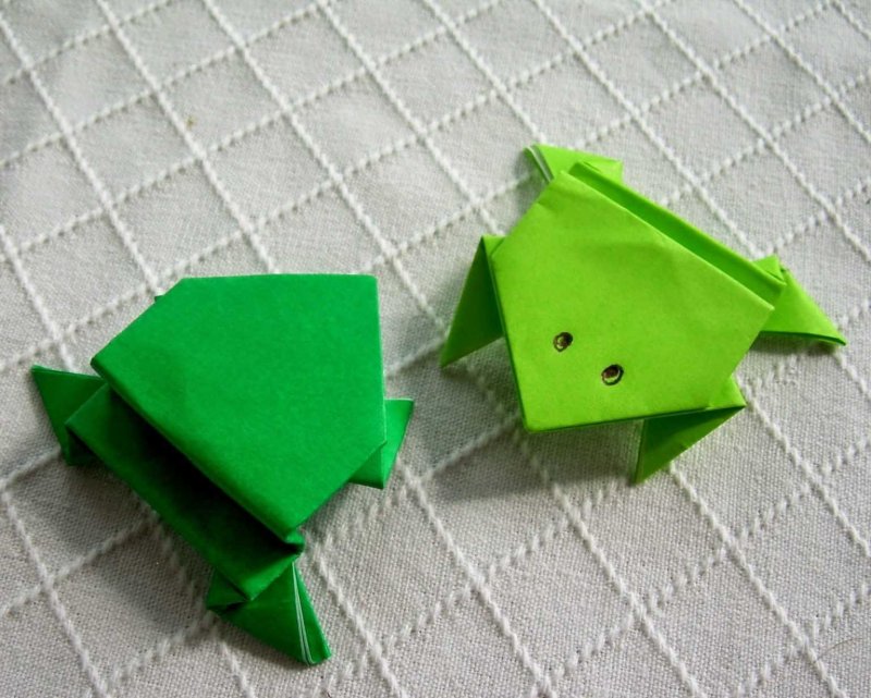 Оригами лягушка прыгающая