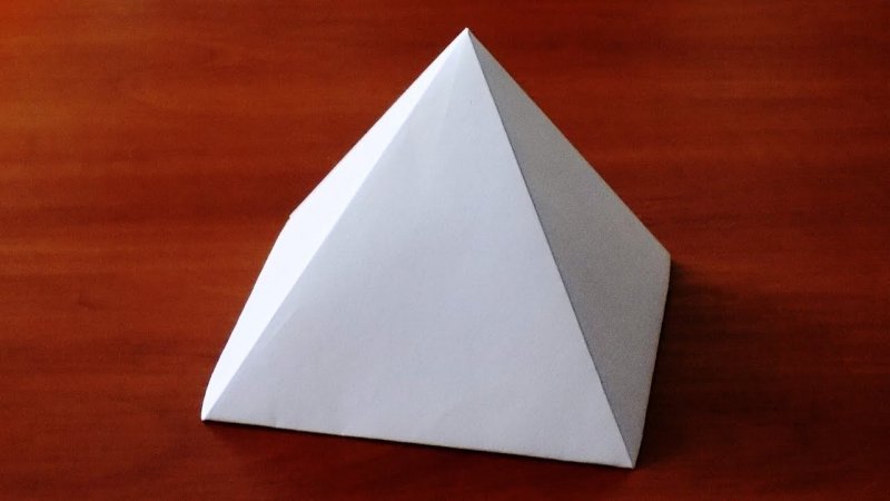 Бумажная пирамида