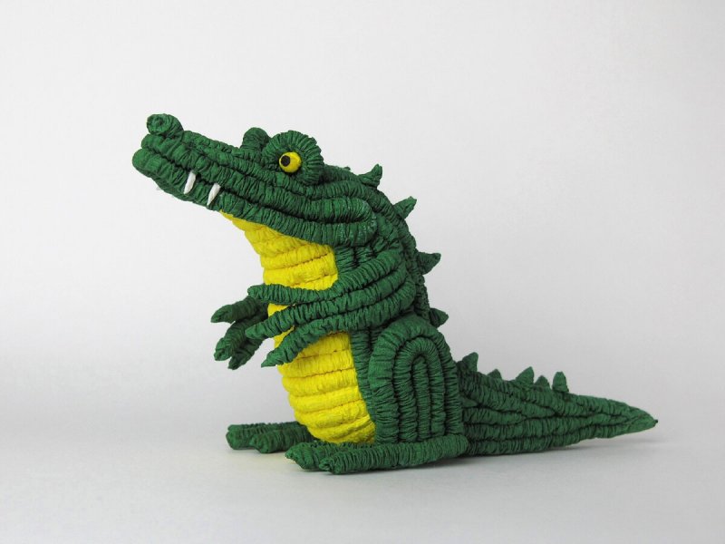 Крокодил из подручных материалов