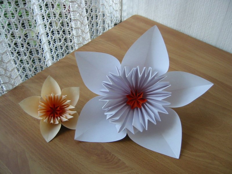 Оригами белый цветок
