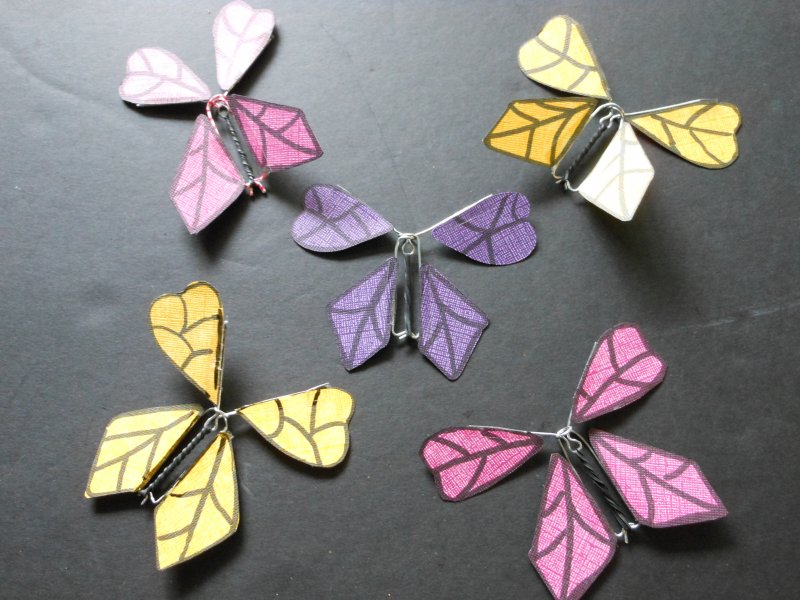 Бабочки парящие из бумаги