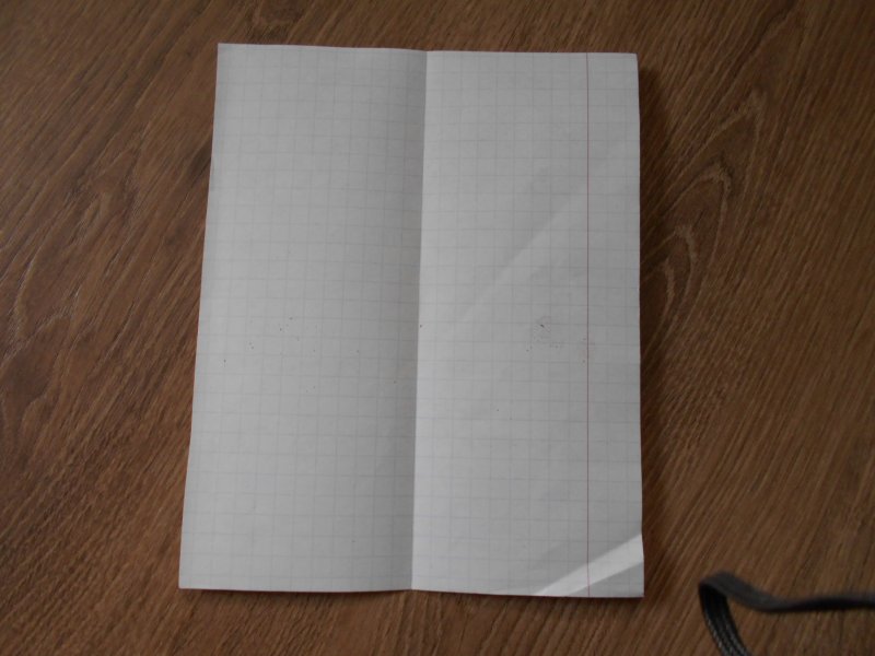 Согнутый лист бумаги
