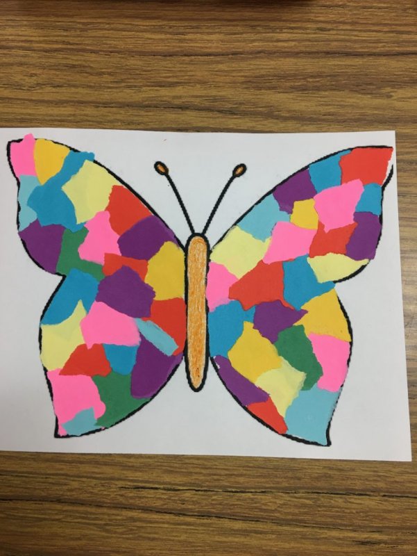 Бабочка из цветной бумаги