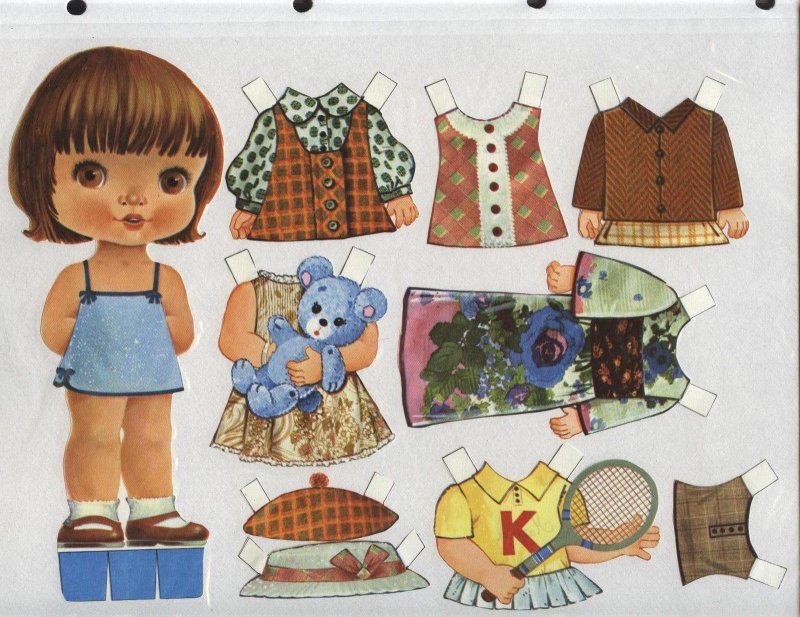 Бумажная кукла малышка с одеждой
