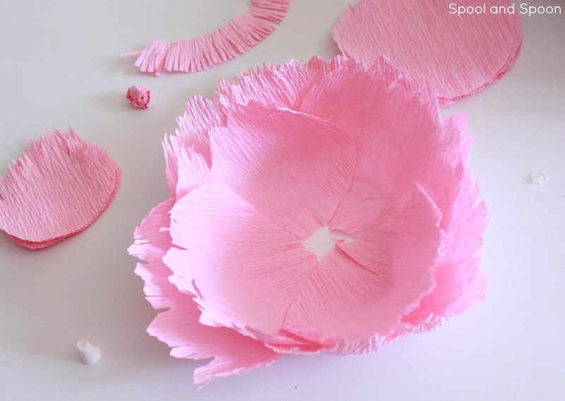 Плоские цветы из гофрированной бумаги