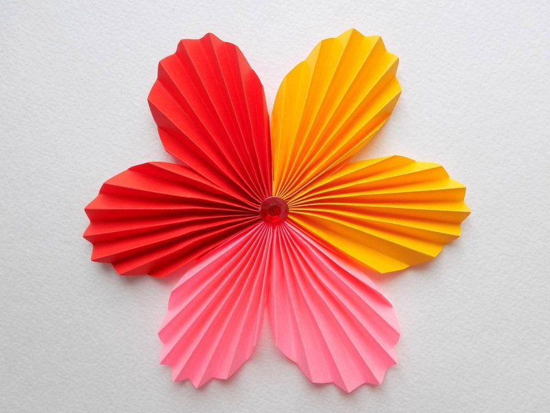 Цветы оригами из цветной бумаги