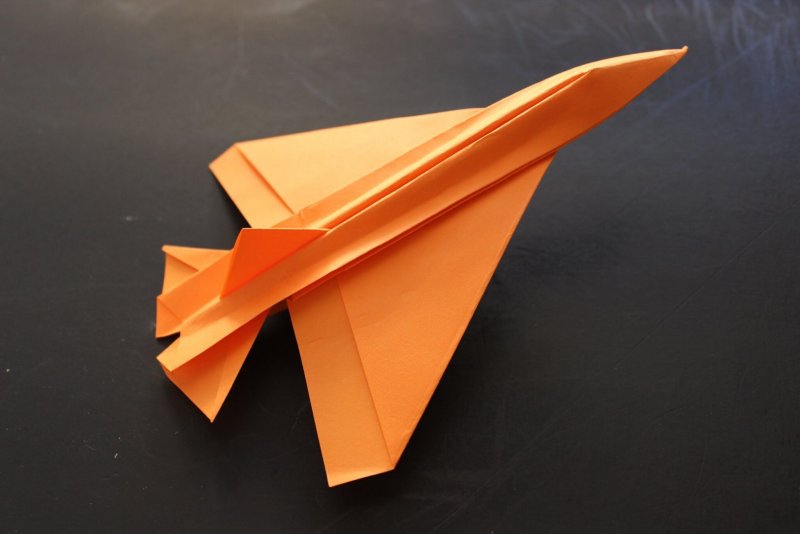 Бумажный самолет оригами