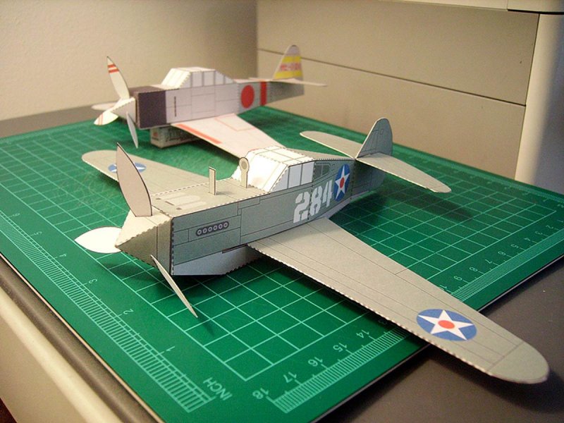 Бумажный самолет дротик