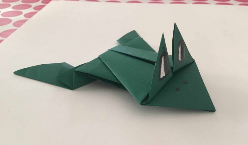 Лягушка из бумаги треугольная