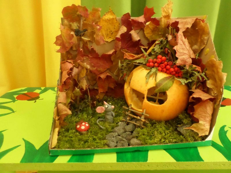 Осенняя поделка из шишек и желудей в детский сад