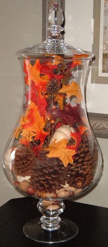 Осенняя композиция в стеклянной вазе