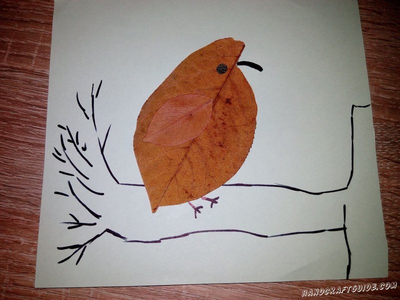 Птичка из осенних листьев аппликация