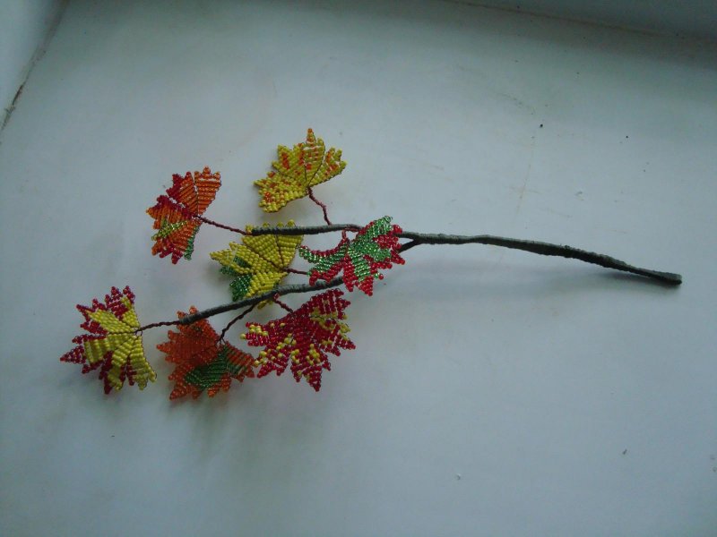 Осенние ветки из бисера