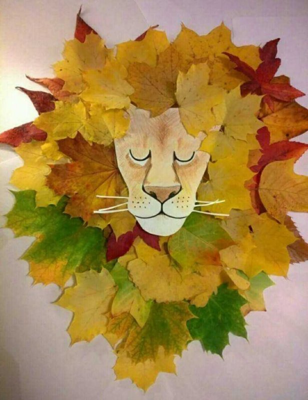 Осенняя поделка Лев из листьев