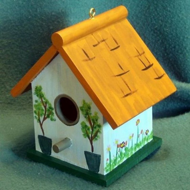 Разукрашенный домик для птиц