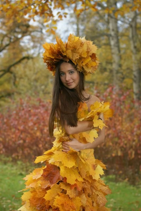 Осение платье из лисьтьев