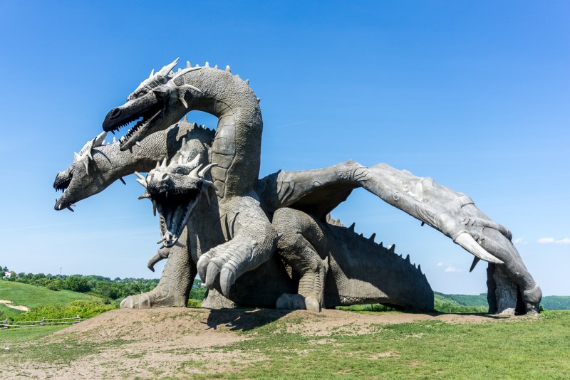 Памятник змей Горыныч в Липецке