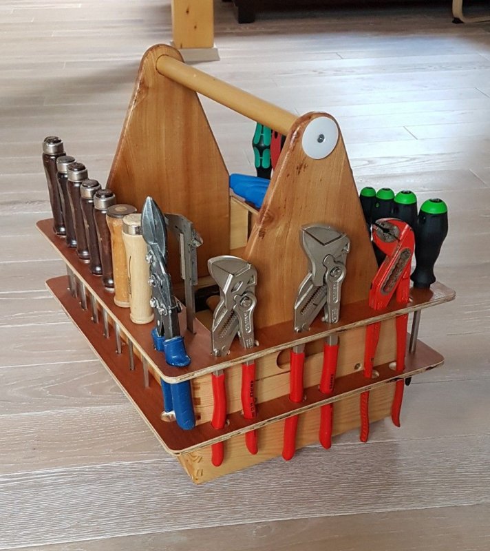 Деревянный ящик для инструментов