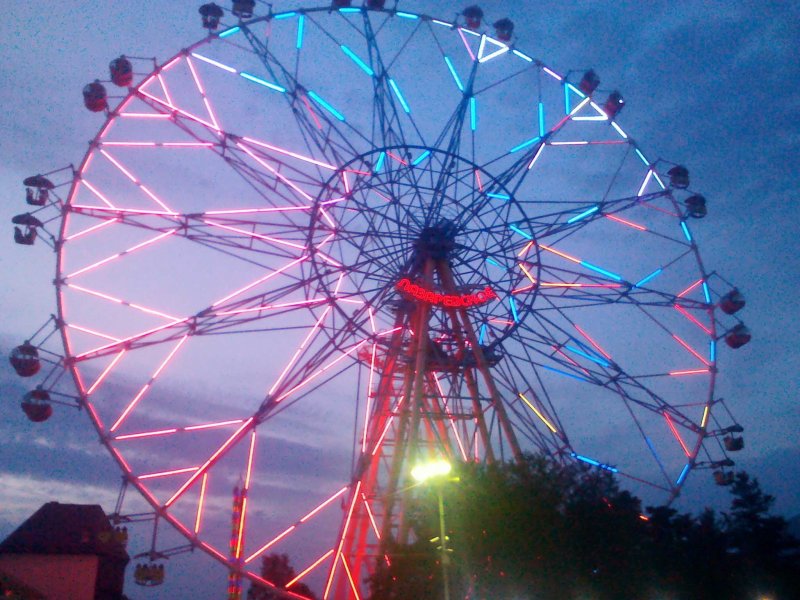 Лазаревское парк колесо обозрения