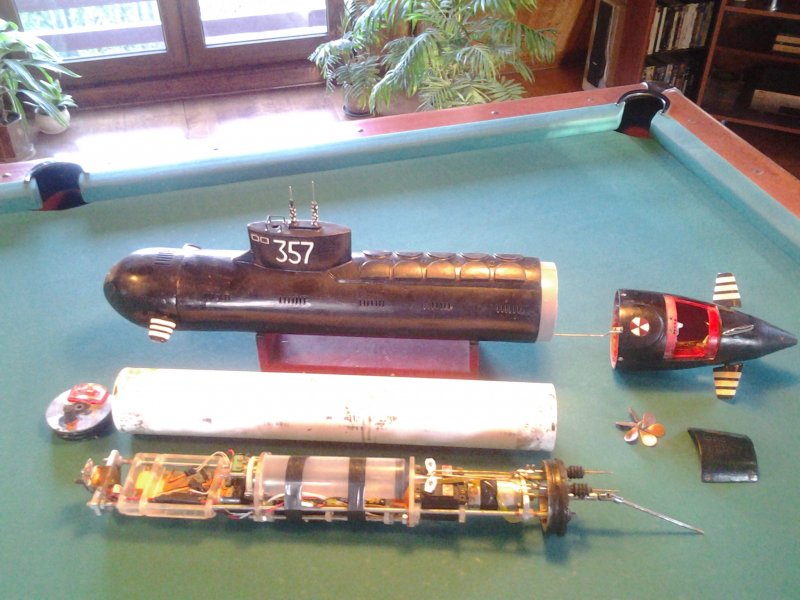 Модель подводной лодки на радиоуправлении