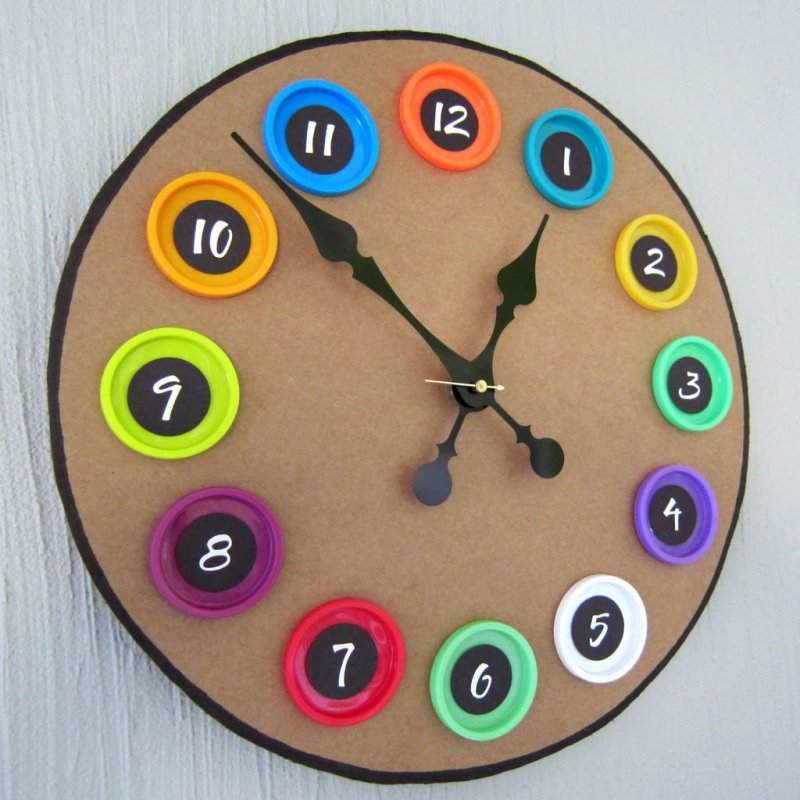 Часы из подручных материалов