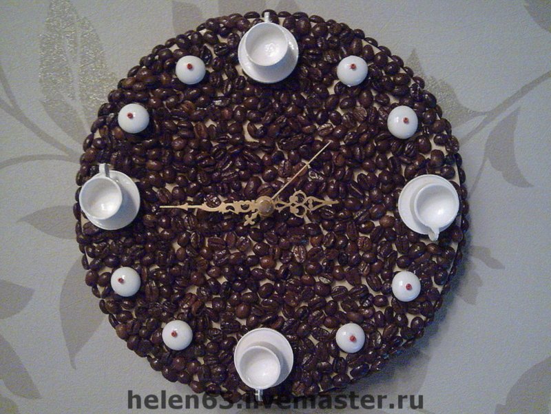 Поделки из кофейных зерен часы
