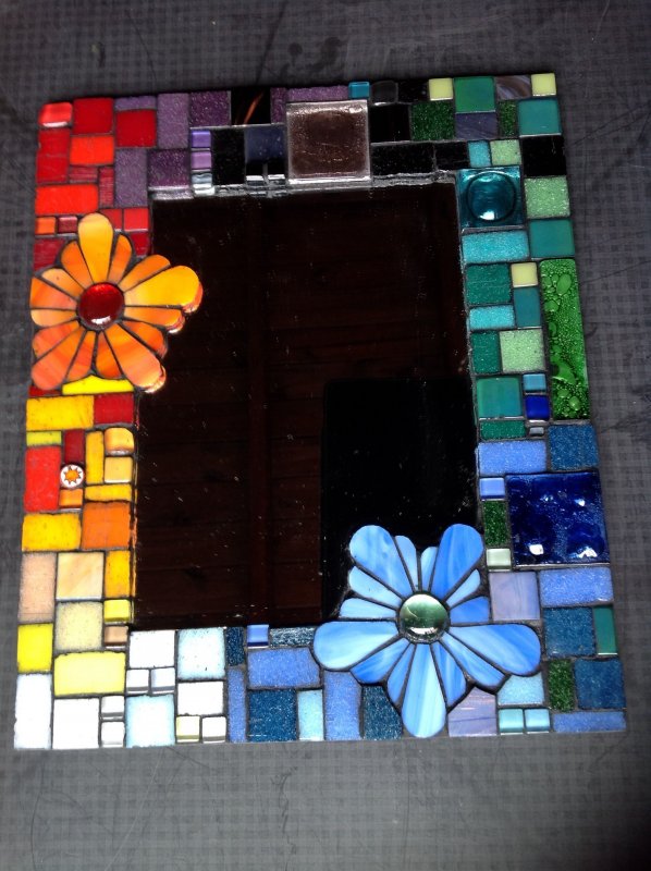 Мозаичная плитка из битого зеркала