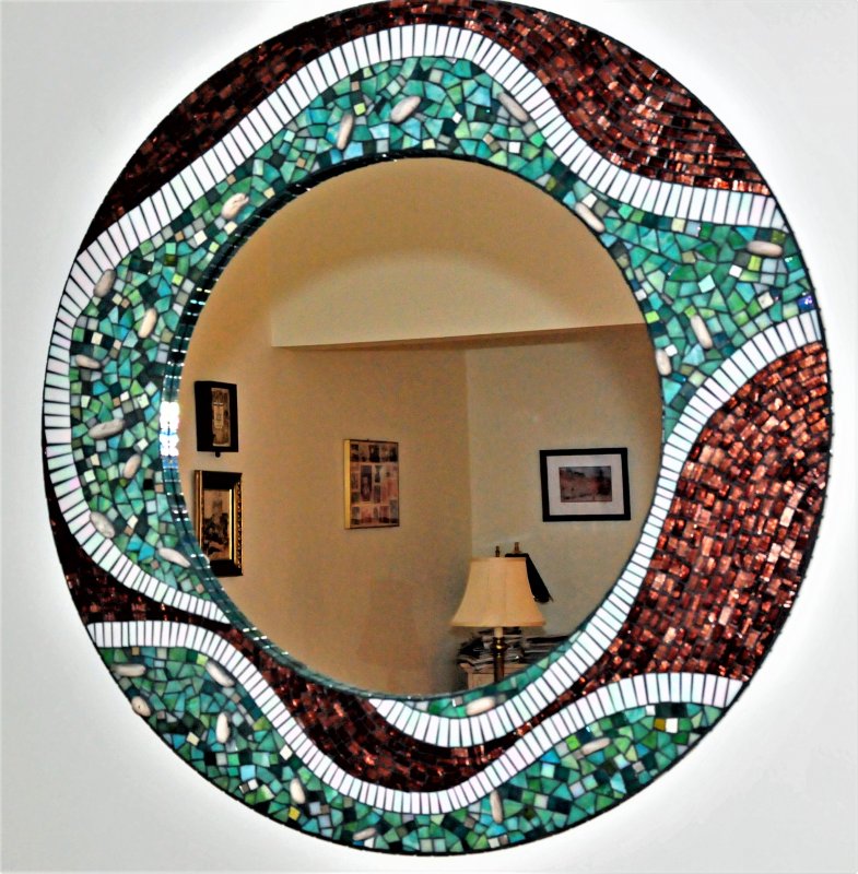 Овальное зеркало с мозаикой