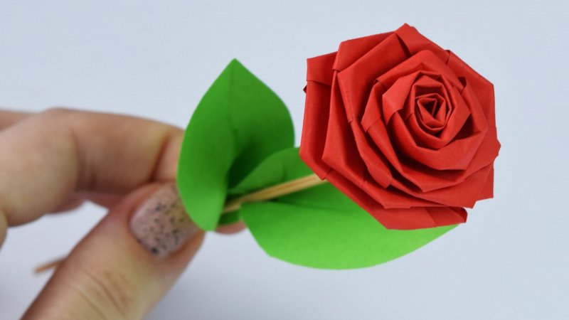 Роза из бумаги