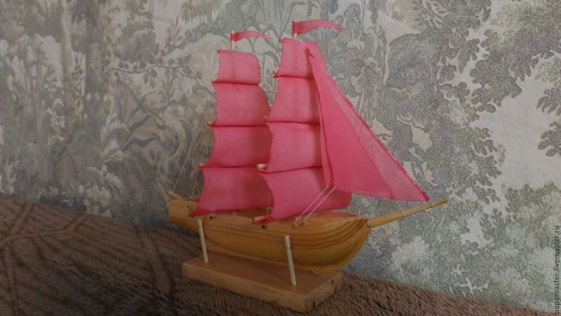 Кораблик из пенопласта с парусами