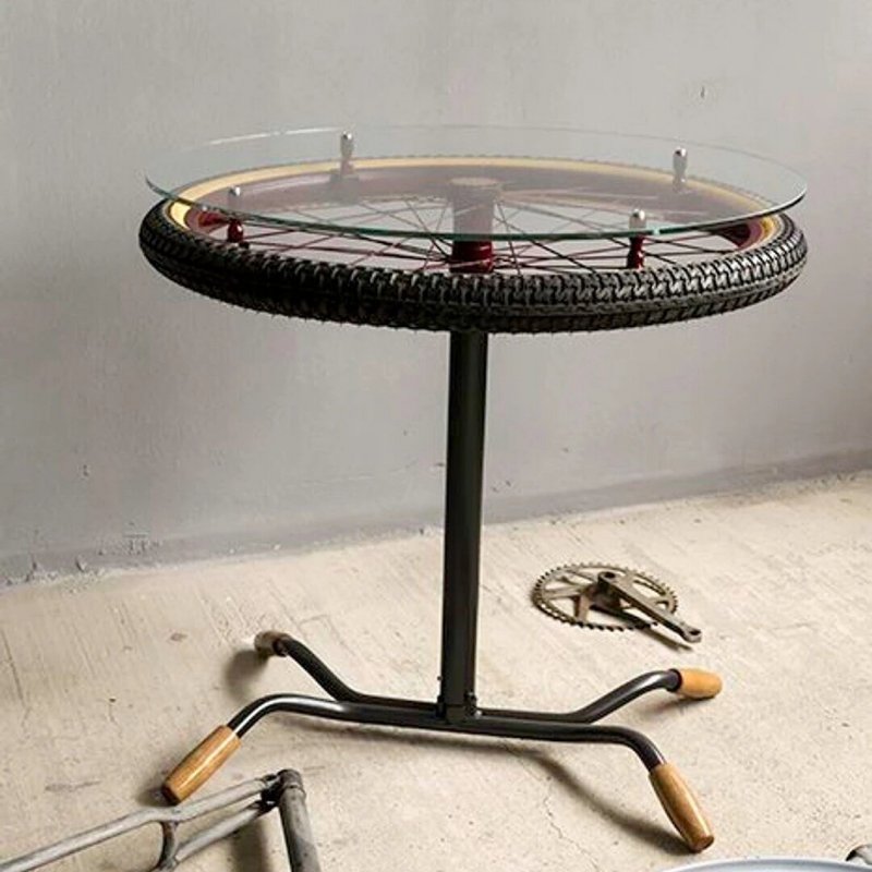 Столик из колес велосипеда