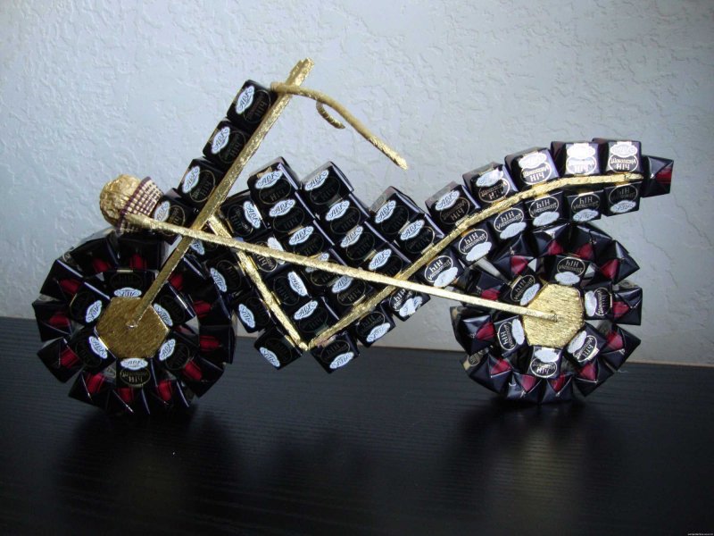 Мотоцикл из конфет