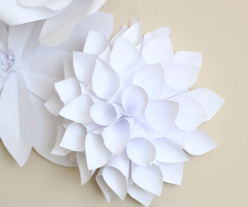 Белый цветок из бумаги своими руками