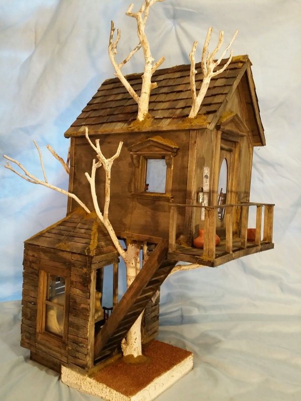Миниатюрный домик из дерева