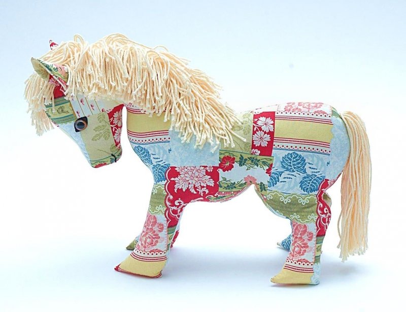 Текстильные сувенирные лошадки