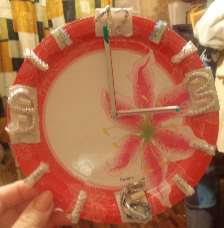 Часы из одноразовой тарелки