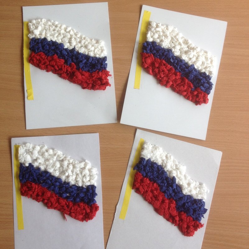 Российский флаг из бумажных салфеток